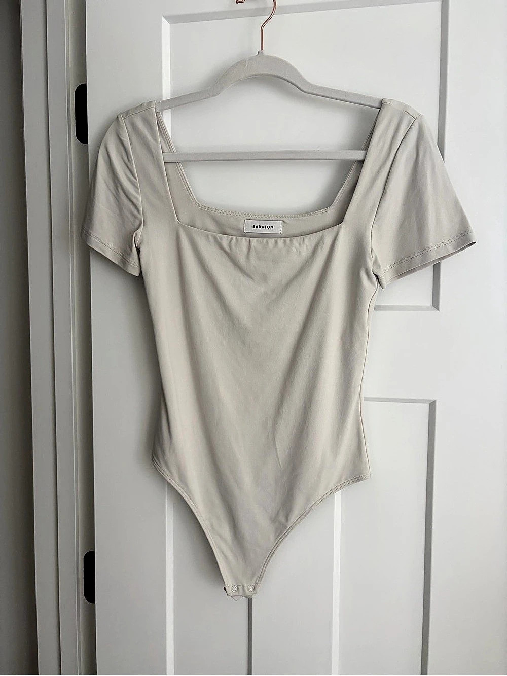 Babaton Contour Squareneck Shortsleeve Bodysuit bone Medium
